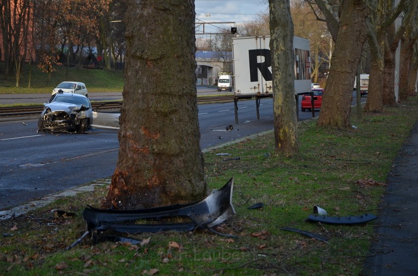 VU PKW Baum Koeln Muelheim Pfaelzischer Ring P067.JPG